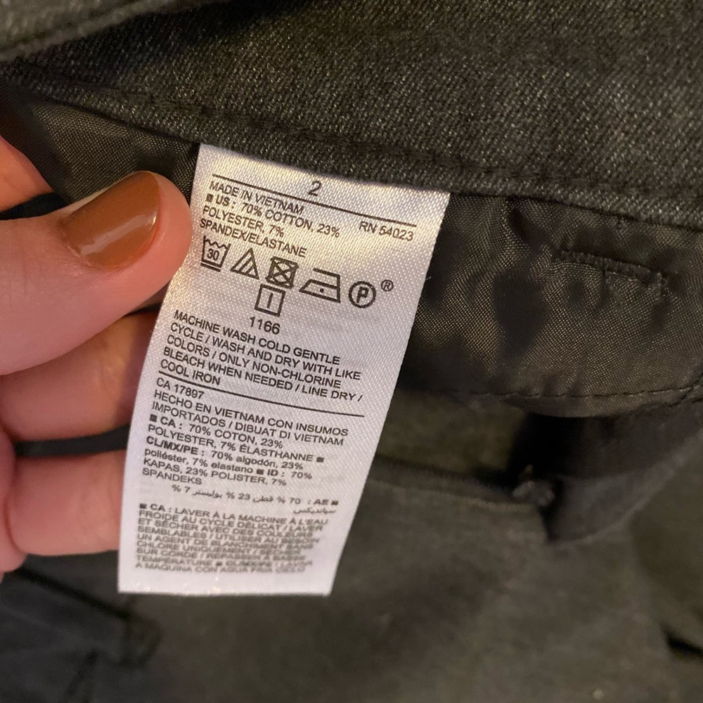 Old navy pixie pants - Picture 3 of 3